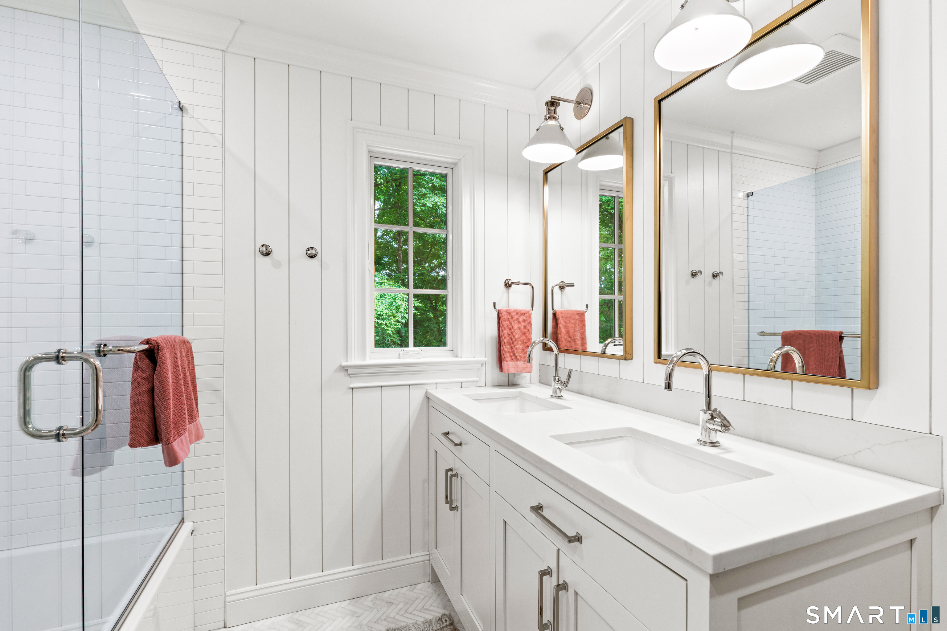 599 North Wilton Road New Canaan, CT 06840 - Photo 22 of 37 Shared bathroom