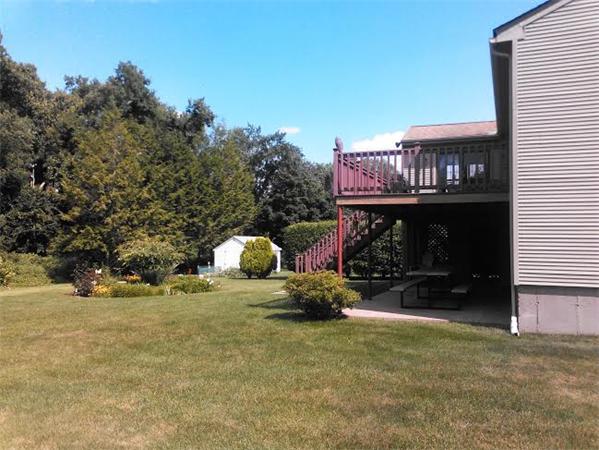 142 Country Road Agawam, MA 01001 - Photo 4 of 25 Gallery Image 4