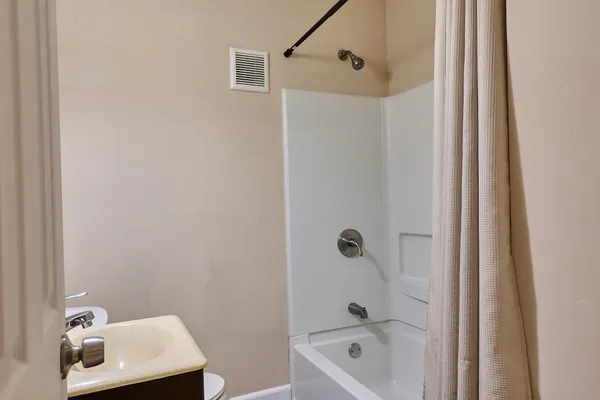 $1,250 | 198 Court Street, Unit 10, Binghamton, NY 13901