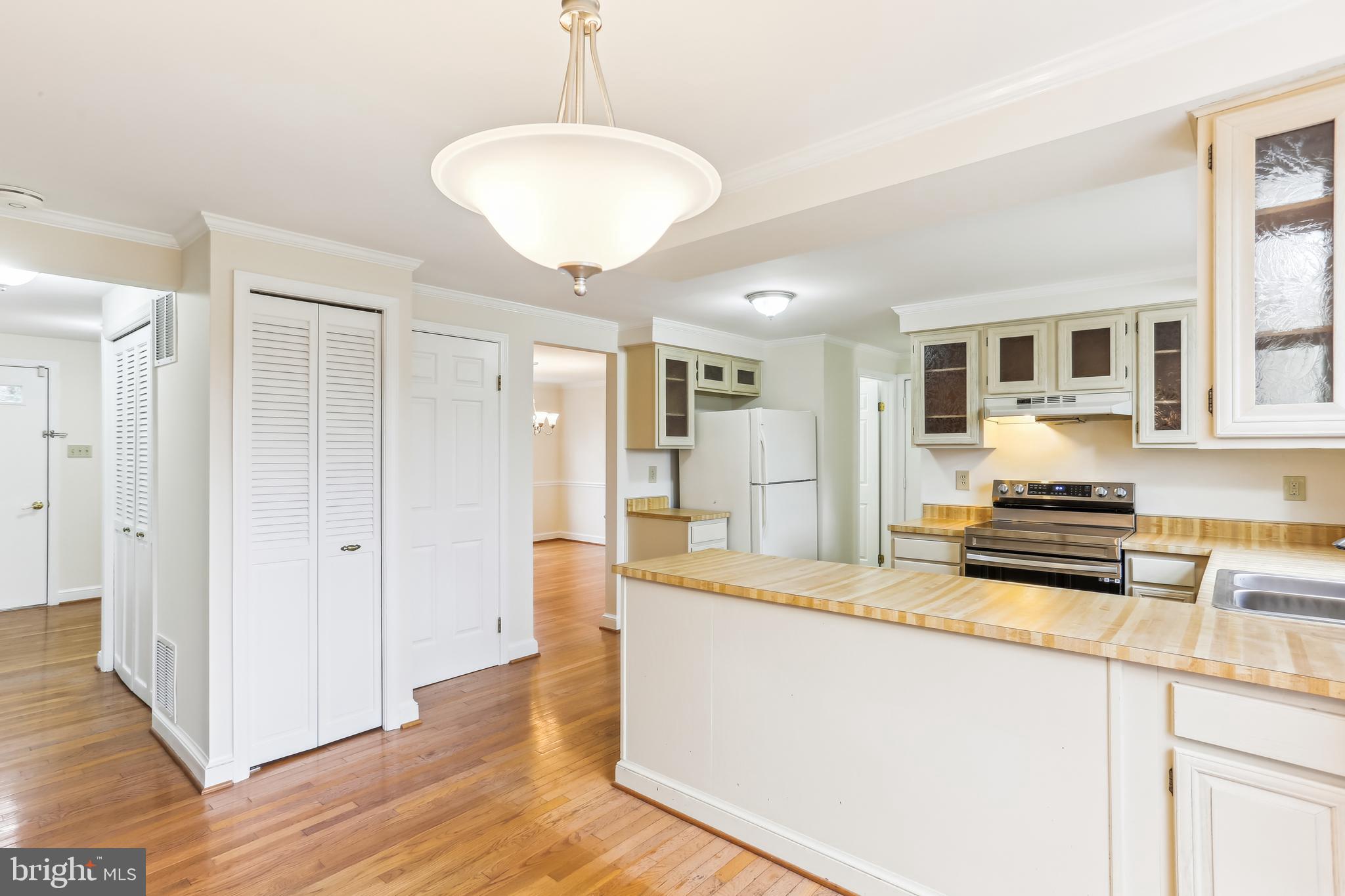 9730 Wightman Road Gaithersburg, MD 20882 - Photo 27 of 64 Breakfast area.