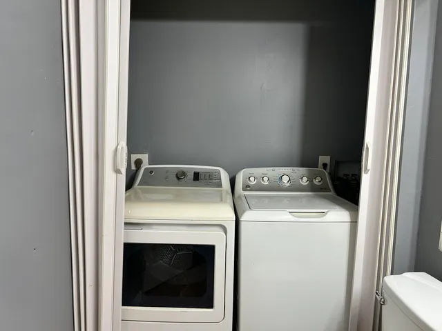 a kitchen that has a stove and a refrigerator