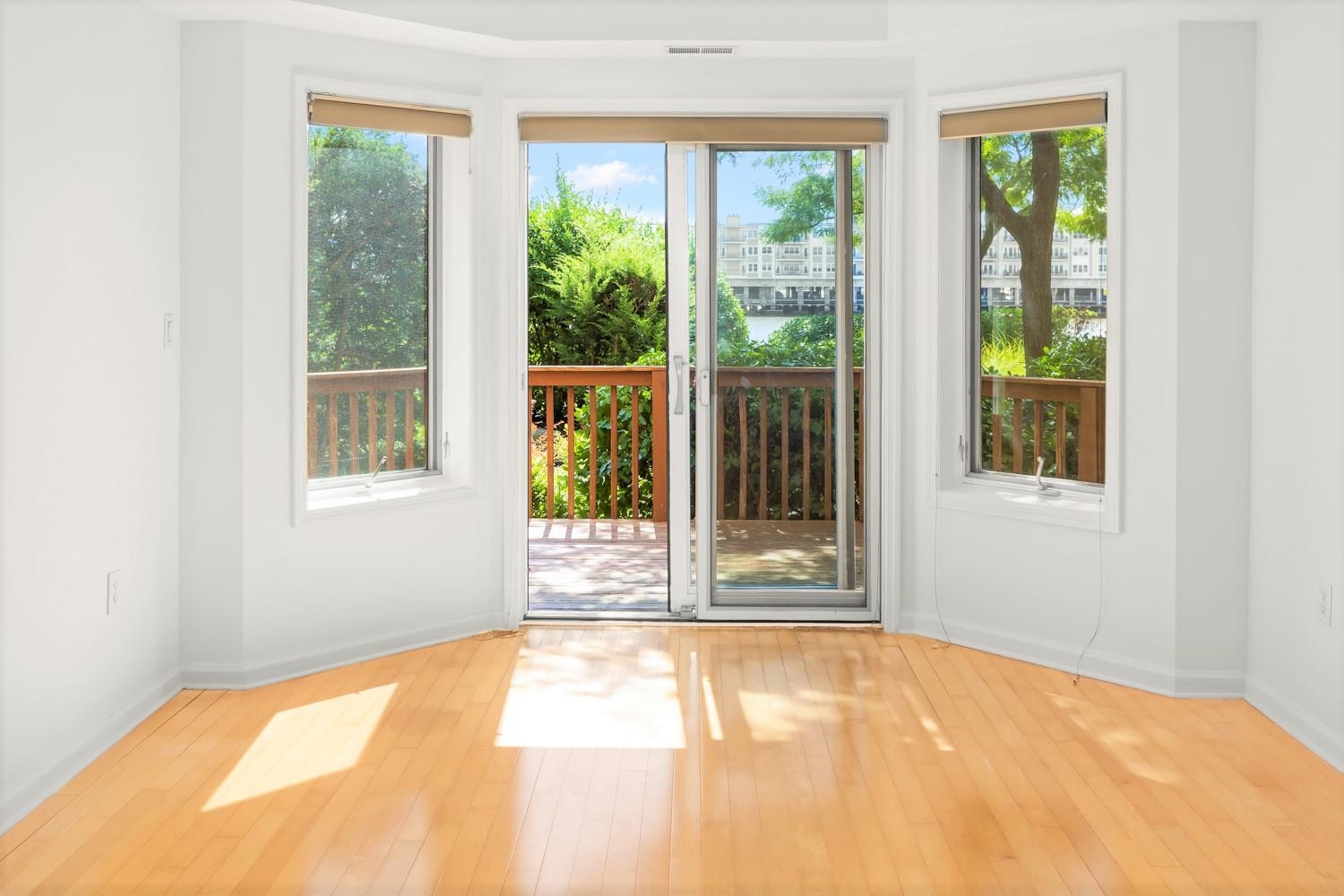 102 Rutledge Court Edgewater, NJ 07020 - Photo 11 of 31 Gallery Image 11