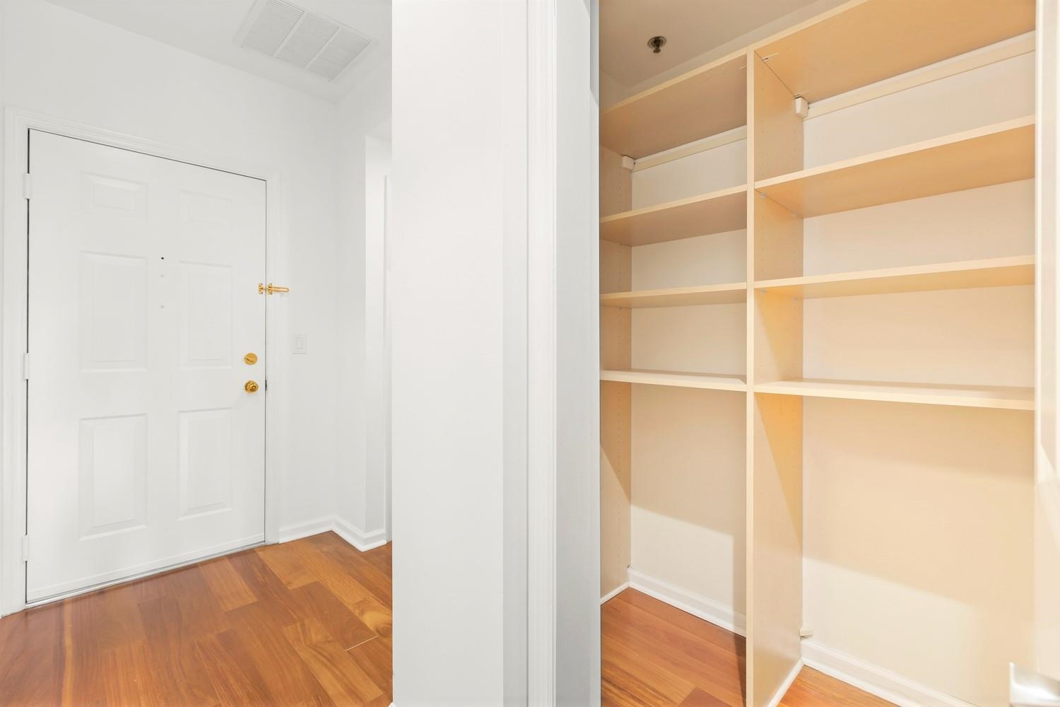 102 Rutledge Court Edgewater, NJ 07020 - Photo 14 of 31 Gallery Image 14