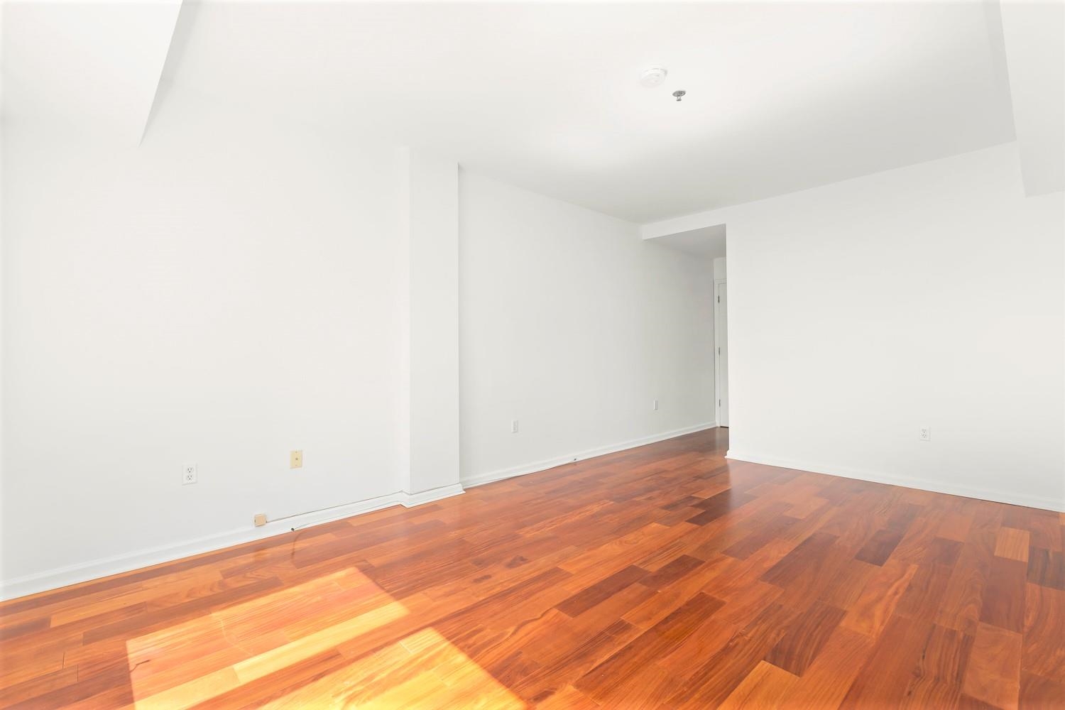 102 Rutledge Court Edgewater, NJ 07020 - Photo 15 of 31 Gallery Image 15