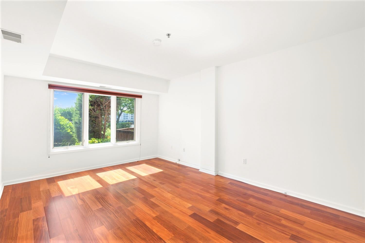 102 Rutledge Court Edgewater, NJ 07020 - Photo 16 of 31 Gallery Image 16