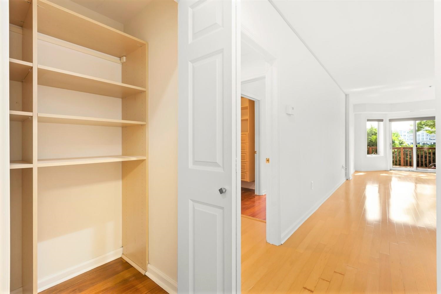 102 Rutledge Court Edgewater, NJ 07020 - Photo 17 of 31 Gallery Image 17