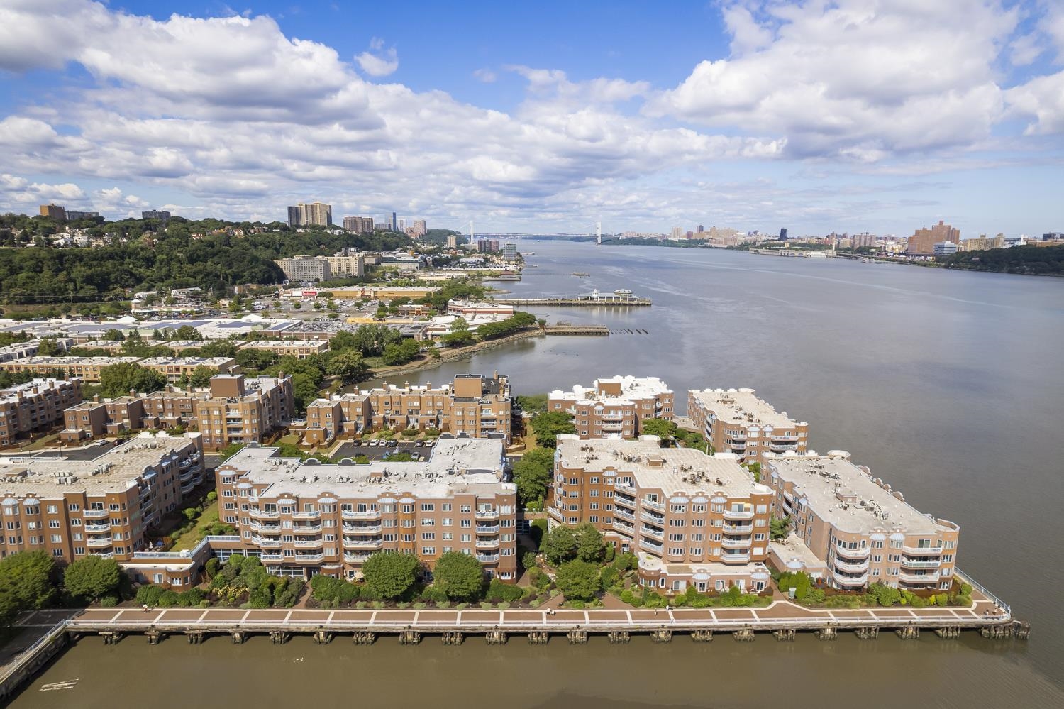 102 Rutledge Court Edgewater, NJ 07020 - Photo 22 of 31 Gallery Image 22
