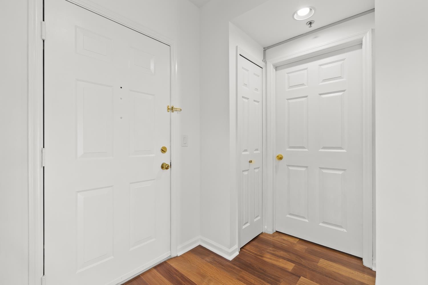 102 Rutledge Court Edgewater, NJ 07020 - Photo 6 of 31 Gallery Image 6