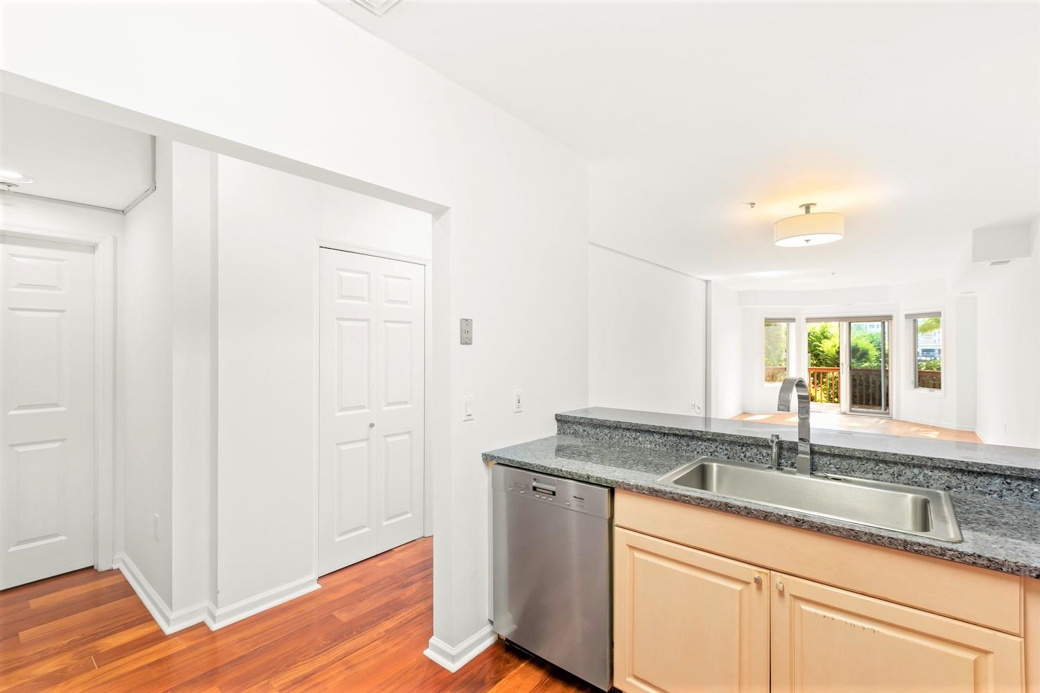 102 Rutledge Court Edgewater, NJ 07020 - Photo 9 of 31 Gallery Image 9