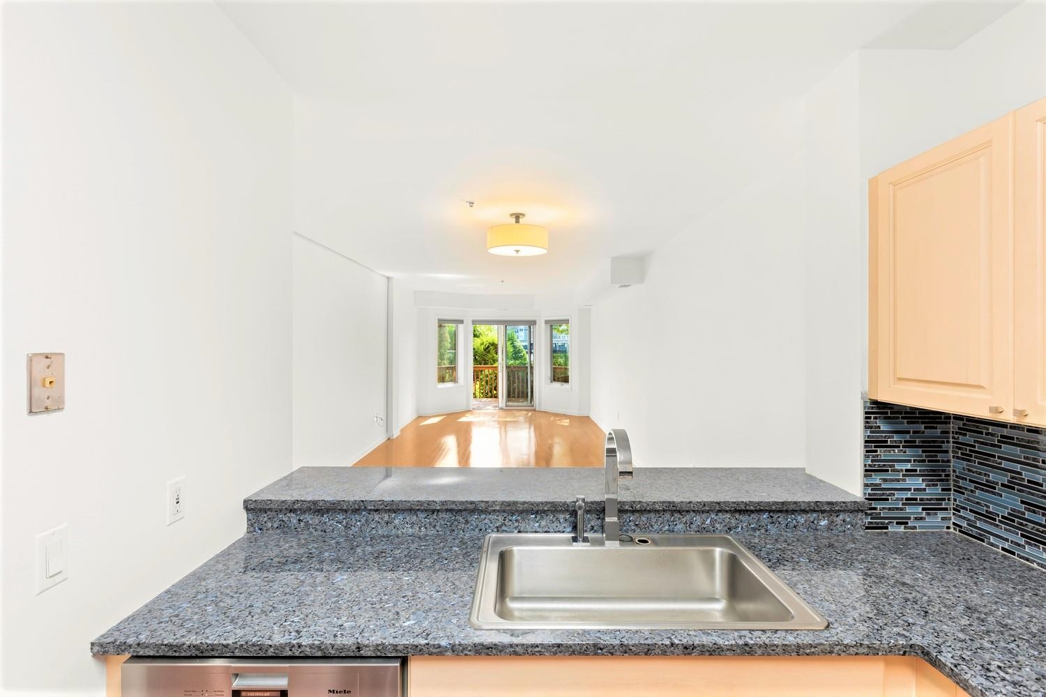 102 Rutledge Court Edgewater, NJ 07020 - Photo 10 of 31 Gallery Image 10