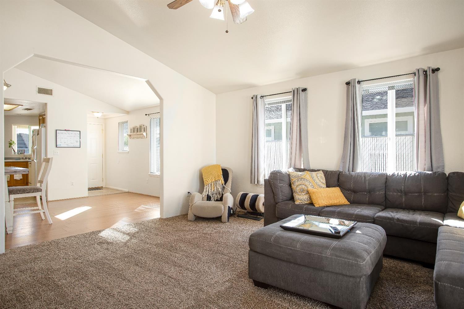 427 Montclair Way Eagle Point, OR 97524 - Photo 3 of 19 Additional Photo