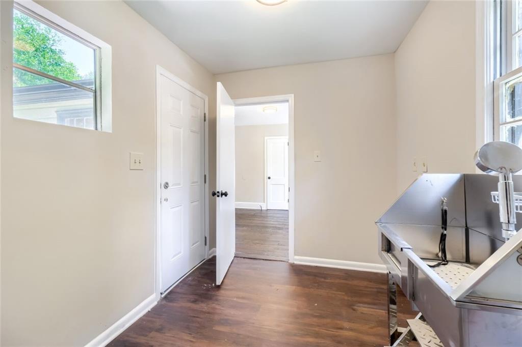 396 Forrest Ridge Drive Northwest Atlanta, GA 30318 - Photo 8 of 21 Gallery Image 8