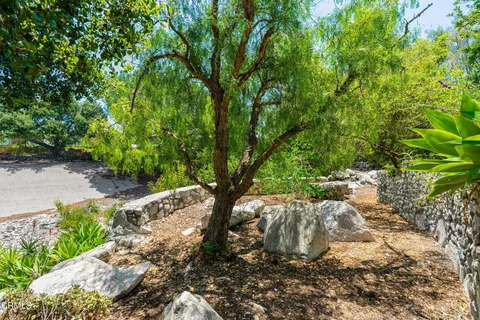 $1,589,000 | 2300 El Moreno Street, La Crescenta, CA 91214