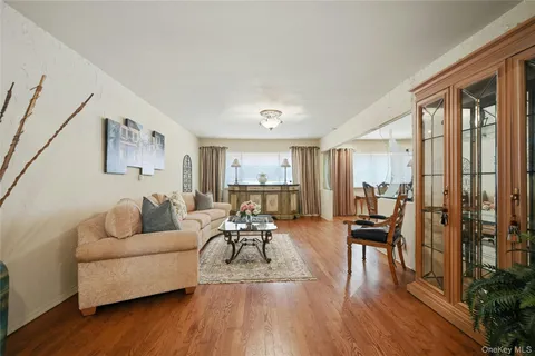 $1,100,000 | 3 Partridge Lane, Huntington, NY 11743