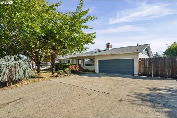 $385,000 | 839 West Luellen Drive, Roseburg, OR 97471