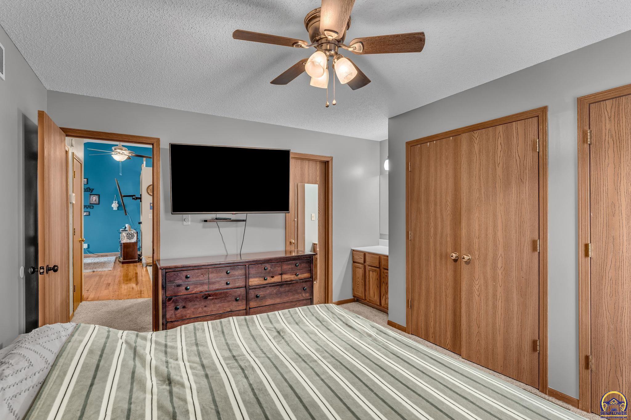 7425 Southwest 27th Street Topeka, KS 66614 - Photo 11 of 25