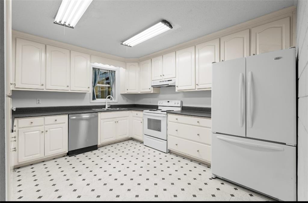 620 Wash Wilson Road Blue Ridge, GA 30513 - Photo 14 of 26 a kitchen with granite countertop white cabinets and white appliances