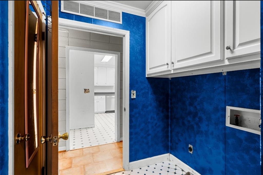 620 Wash Wilson Road Blue Ridge, GA 30513 - Photo 19 of 26 a bathroom with a sink and a mirror