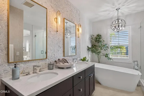 $1,750,000 | 4045 Harbour Island Lane, Oxnard, CA 93035