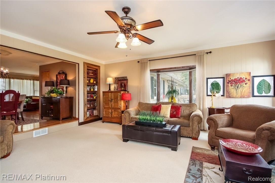 606 East Coon Lake Road Howell, MI 48843 - Photo 18 of 64 018-Family_Room-5582690-medium.jpg