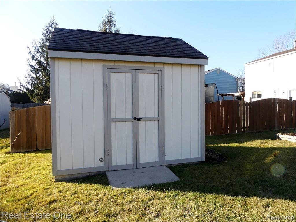 45119 Lemont Road Canton, MI 48187 - Photo 37 of 38 Shed for extra storage