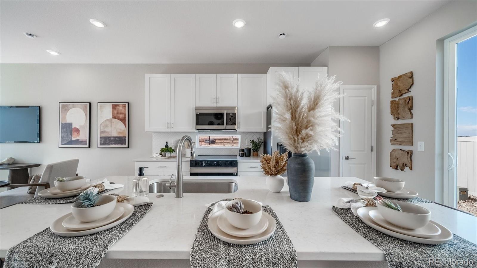 622 Wagon Wheel Way Bennett, CO 80102 - Photo 5 of 39