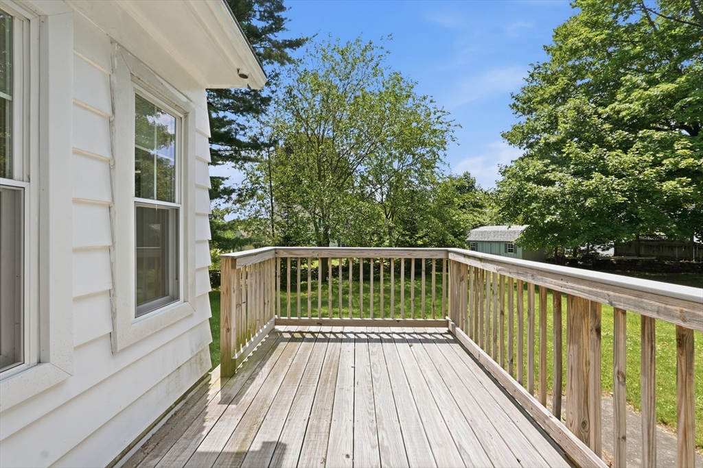 22 Maxdale Road Worcester, MA 01602 - Photo 14 of 34