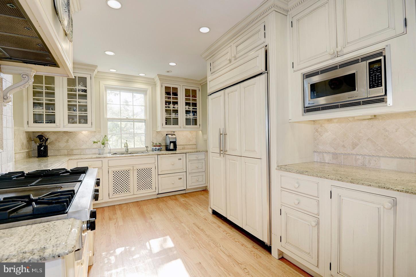 9414 Georgetown Pike Great Falls, VA 22066 - Photo 11 of 38