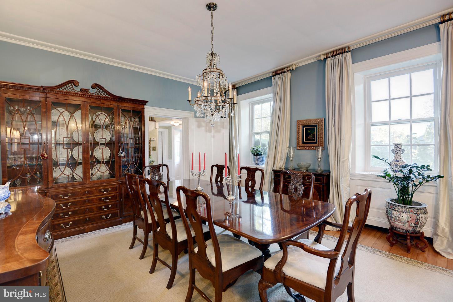 9414 Georgetown Pike Great Falls, VA 22066 - Photo 13 of 38