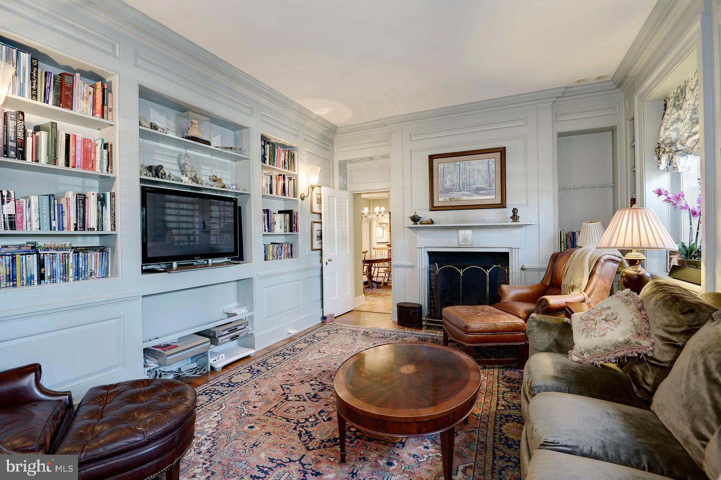 9414 Georgetown Pike Great Falls, VA 22066 - Photo 17 of 38