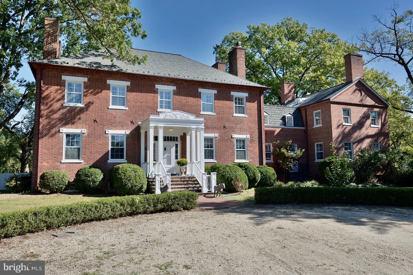 9414 Georgetown Pike Great Falls, VA 22066 - Photo 2 of 38