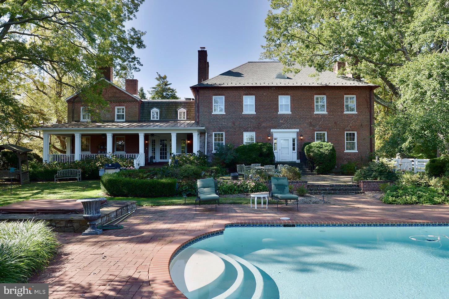 9414 Georgetown Pike Great Falls, VA 22066 - Photo 33 of 38