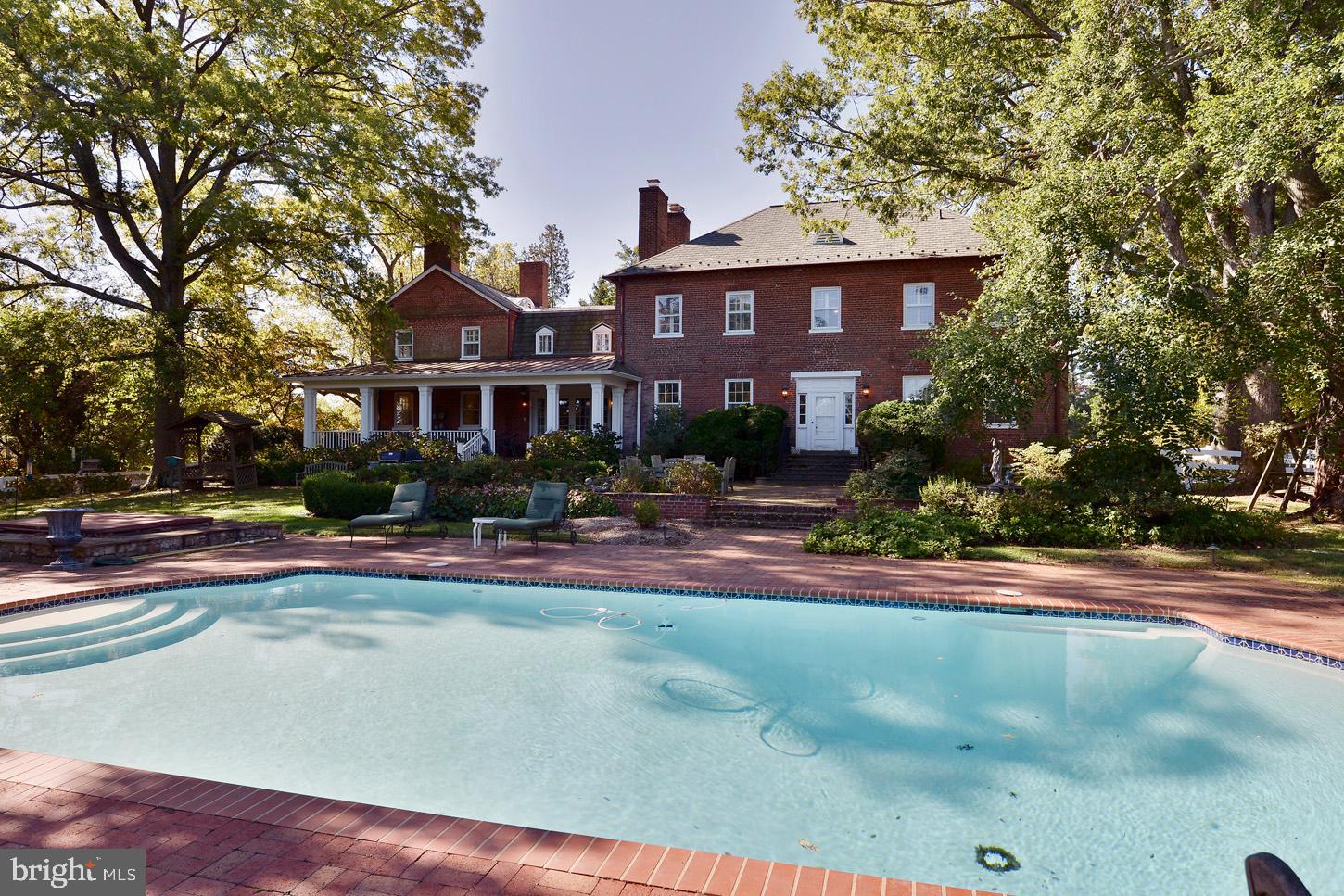 9414 Georgetown Pike Great Falls, VA 22066 - Photo 35 of 38