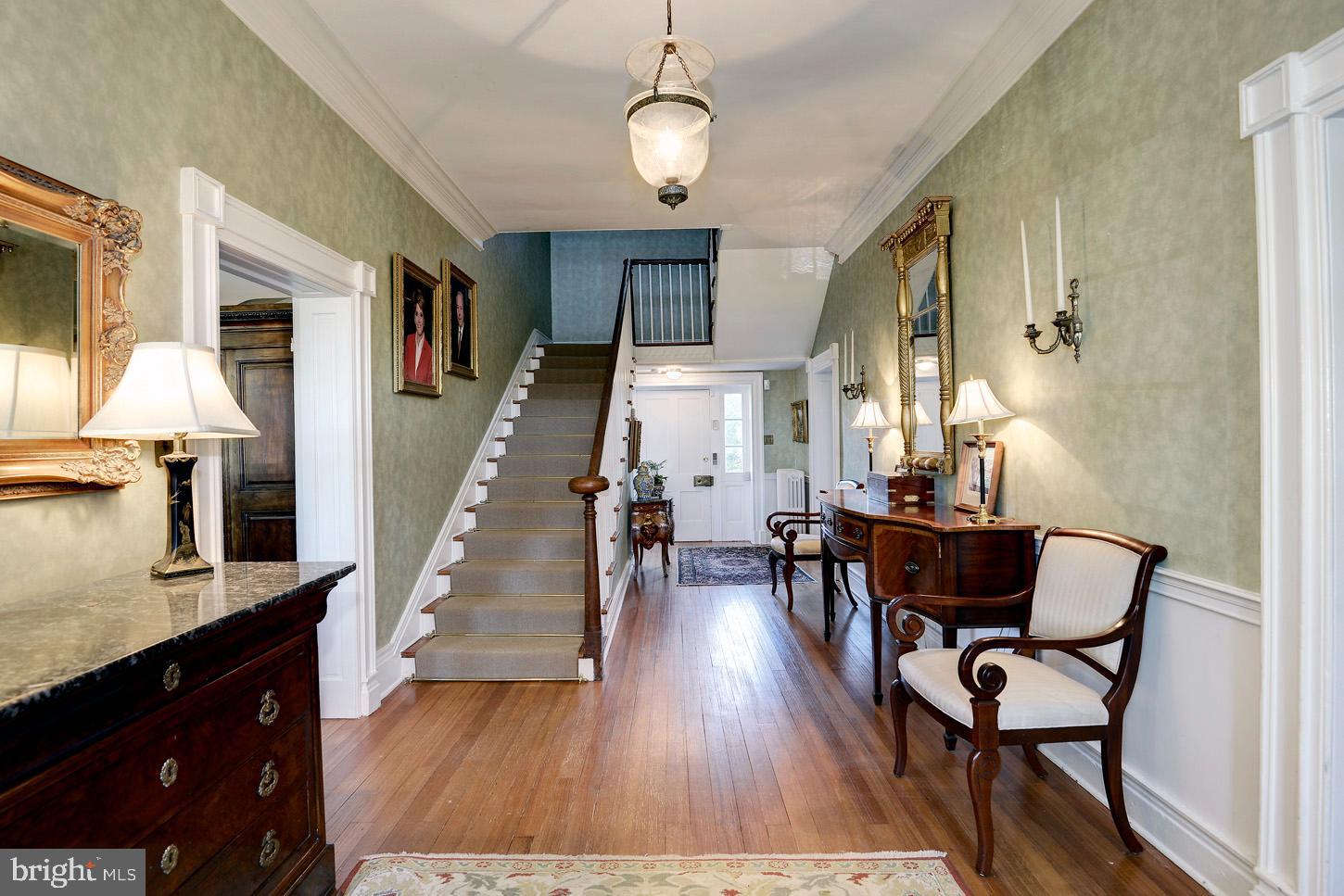 9414 Georgetown Pike Great Falls, VA 22066 - Photo 5 of 38