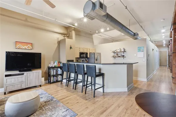 $280,000 | 200 Main Street, Unit 410, Kansas City, MO 64105