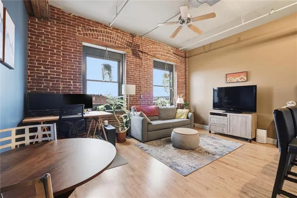 $280,000 | 200 Main Street, Unit 410, Kansas City, MO 64105