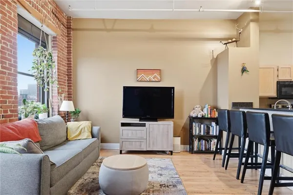 $280,000 | 200 Main Street, Unit 410, Kansas City, MO 64105