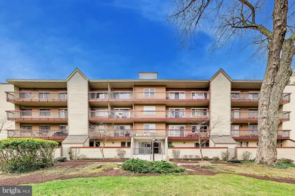 $2,000 | 7420 Lakeview Drive, Unit W205, Bethesda, MD 20817