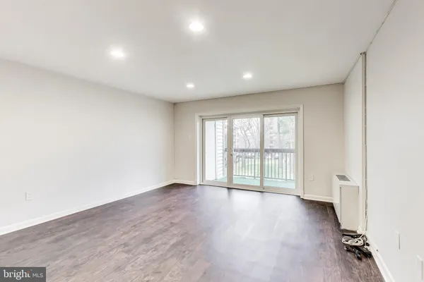 $2,000 | 7420 Lakeview Drive, Unit W205, Bethesda, MD 20817