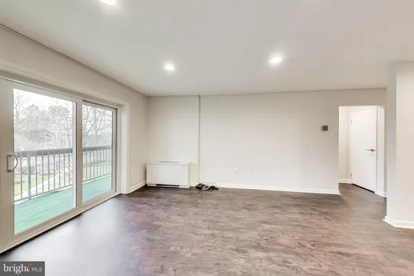 $2,000 | 7420 Lakeview Drive, Unit W205, Bethesda, MD 20817