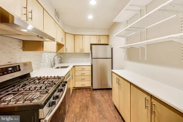 $2,000 | 7420 Lakeview Drive, Unit W205, Bethesda, MD 20817
