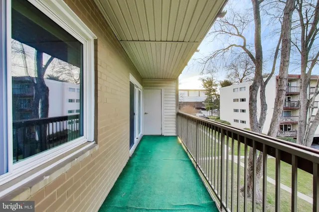 $2,000 | 7420 Lakeview Drive, Unit W205, Bethesda, MD 20817