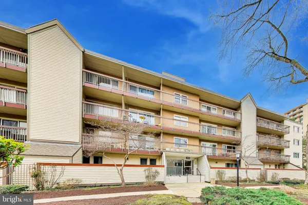 $2,000 | 7420 Lakeview Drive, Unit W205, Bethesda, MD 20817