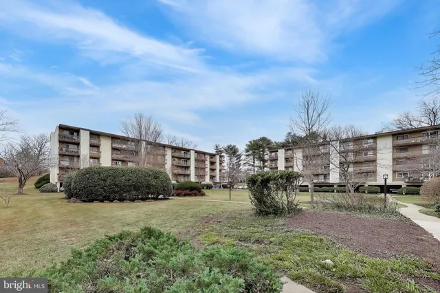 $2,000 | 7420 Lakeview Drive, Unit W205, Bethesda, MD 20817