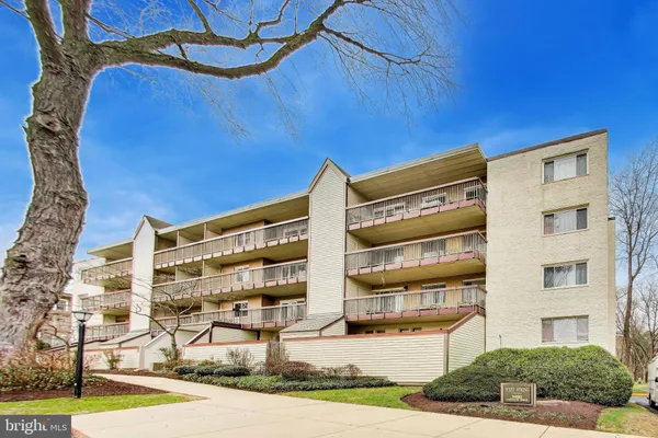 $2,000 | 7420 Lakeview Drive, Unit W205, Bethesda, MD 20817