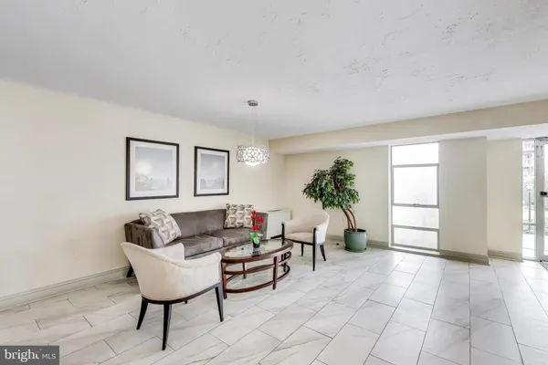 $2,000 | 7420 Lakeview Drive, Unit W205, Bethesda, MD 20817