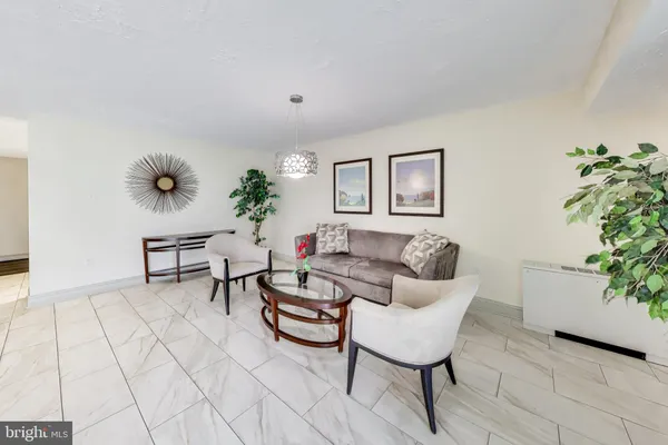 $2,000 | 7420 Lakeview Drive, Unit W205, Bethesda, MD 20817