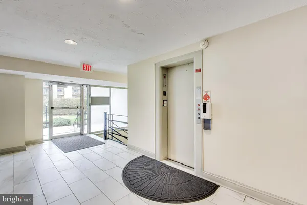 $2,000 | 7420 Lakeview Drive, Unit W205, Bethesda, MD 20817