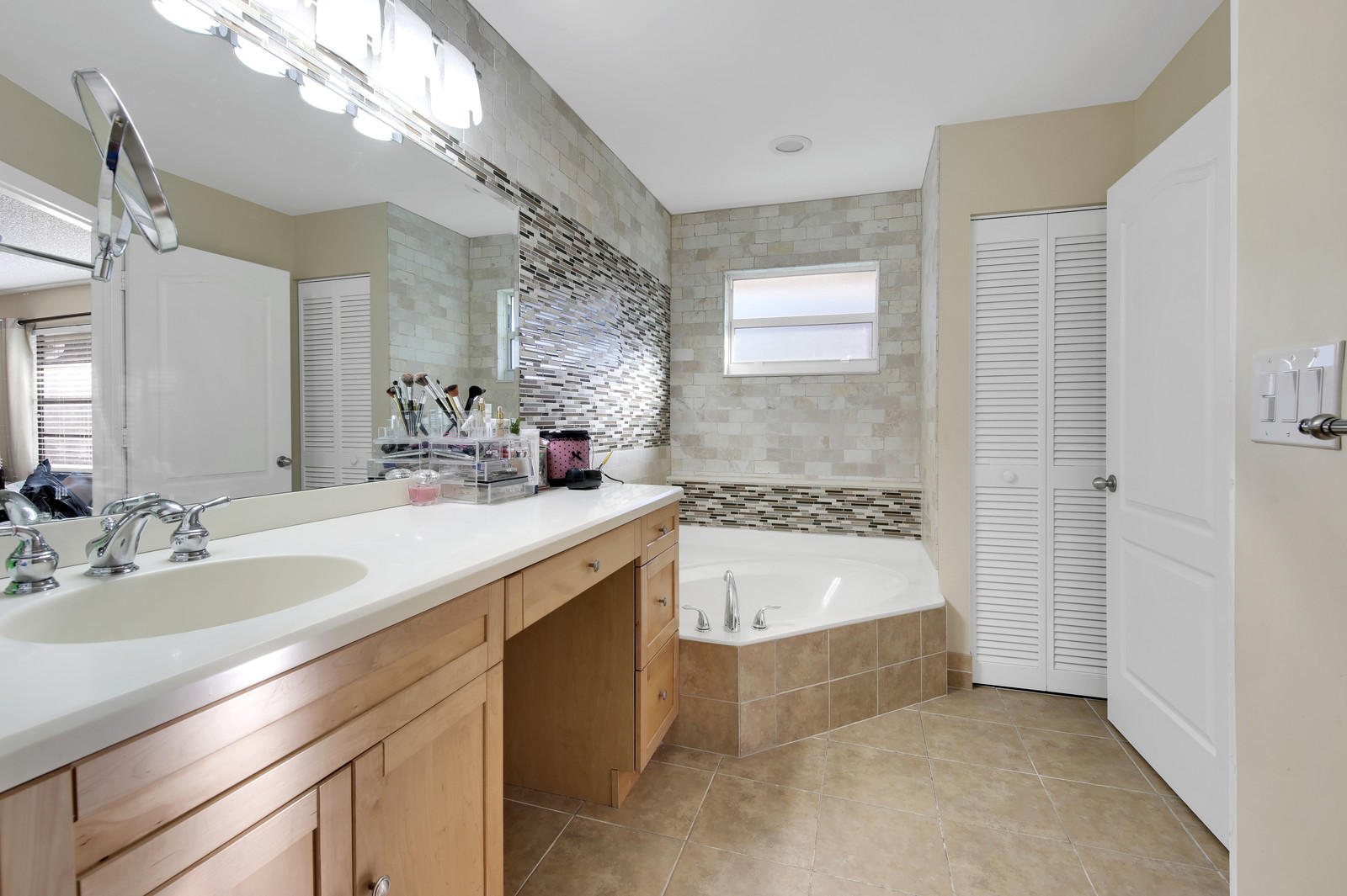 8602 Vía Giula Boca Raton, FL 33496 - Photo 18 of 27 Master Bath
