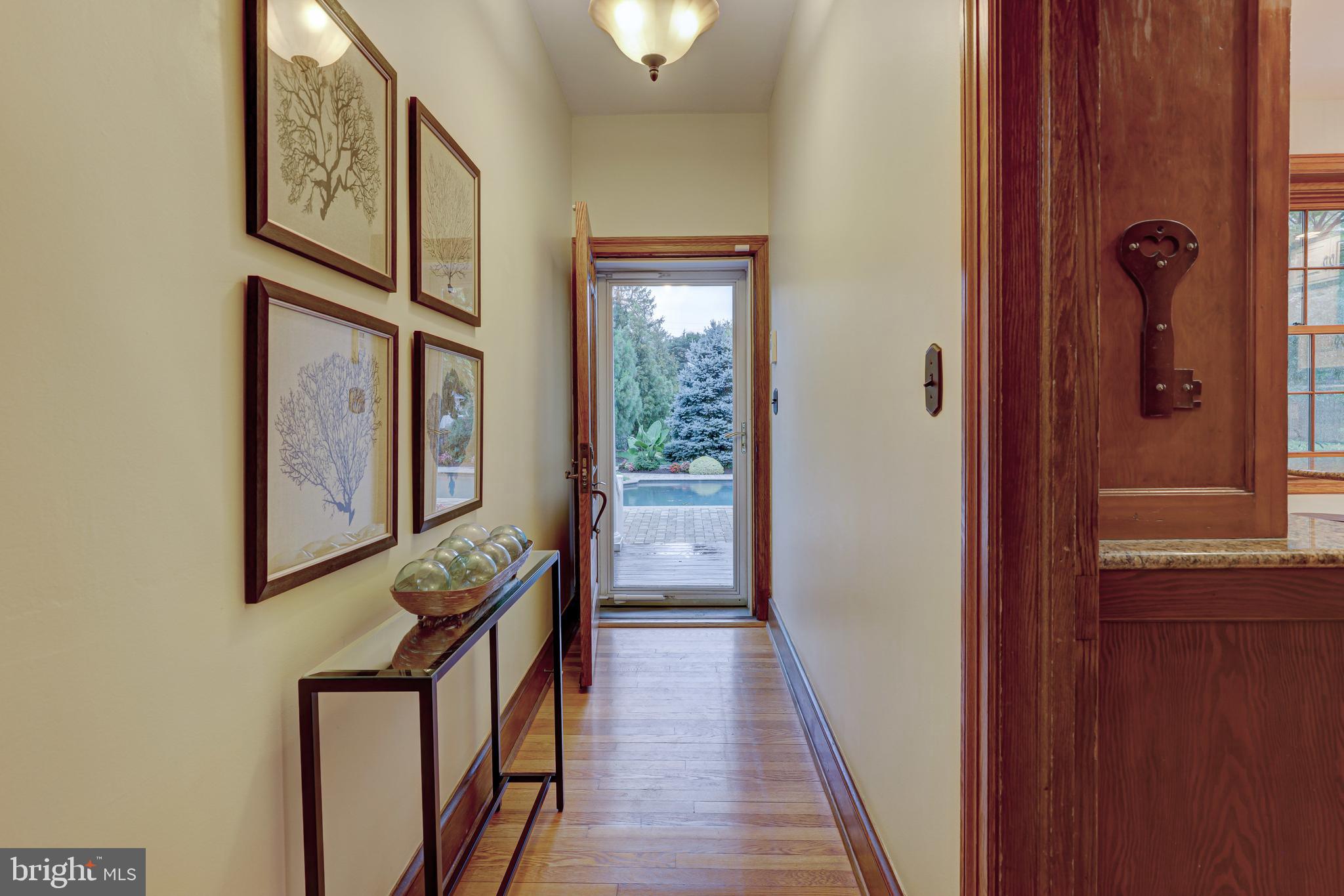 709 Dividing Road Severna Park, MD 21146 - Photo 4 of 73 Entry